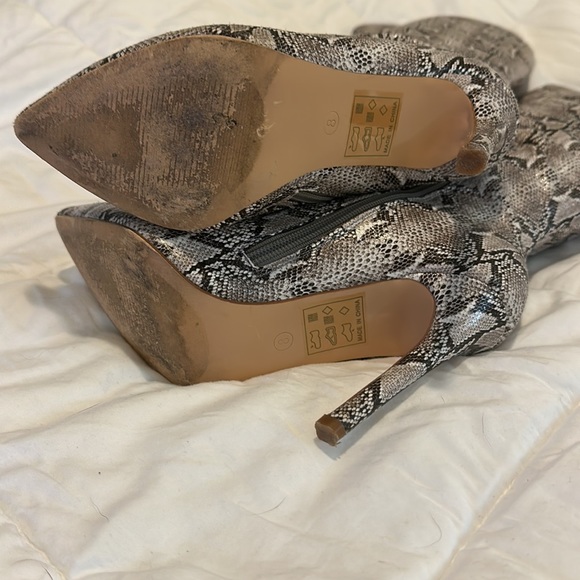 VICI Heeled Python Snake Boots | Taupe/Black | Size 8 - Picture 5 of 8